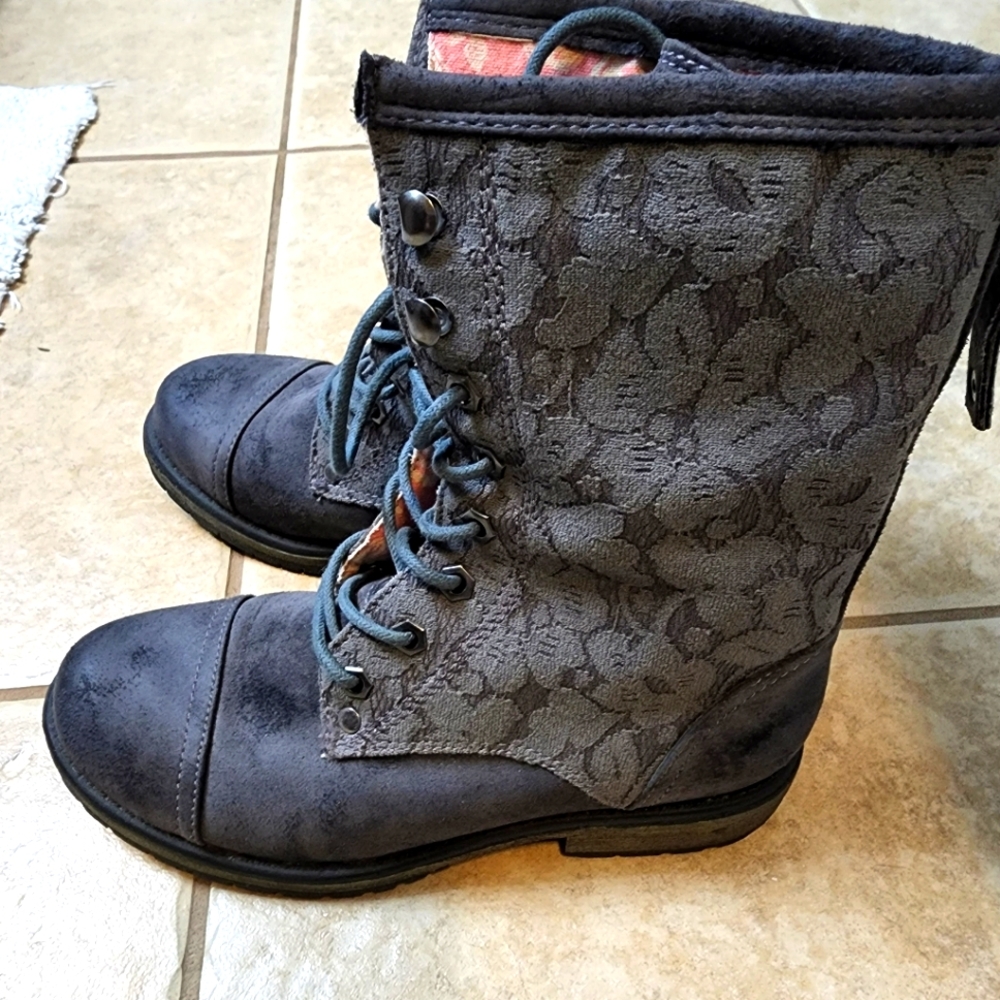 Roxy boots with lace detail